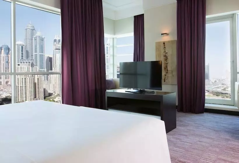 Pullman Dubai Jumeirah Lakes Towers