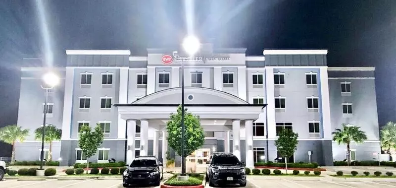 Best Western Premier Ashton Suites  Willowbrook