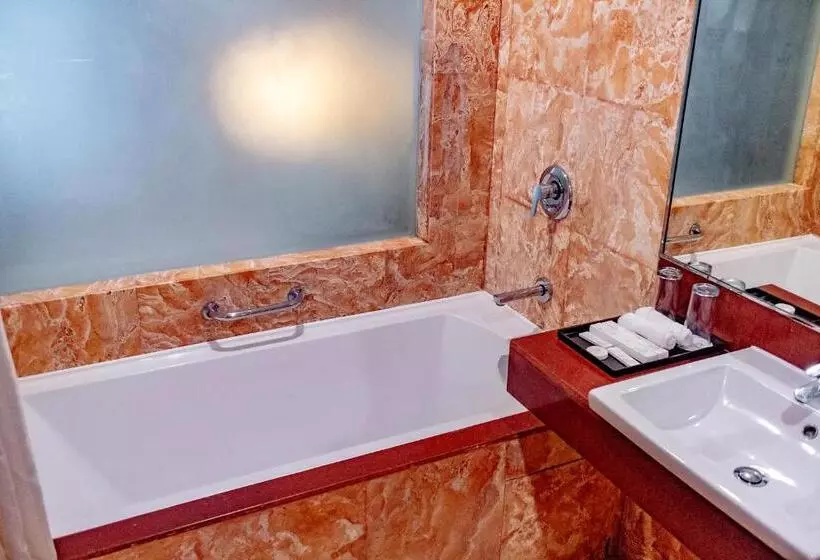 Fotos del hotel Crown Regency Beach Resort:  9