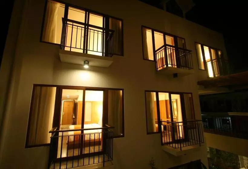 Fotos del hotel Crown Regency Beach Resort:  18