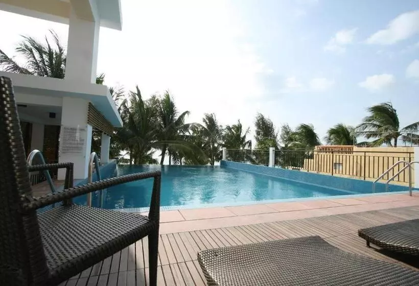 Crown Regency Beach Resort