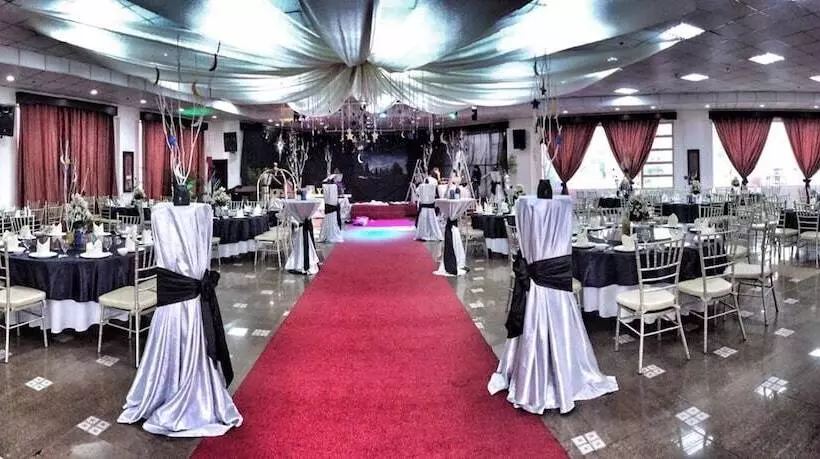 Fotos del hotel The Golden Pine:  2