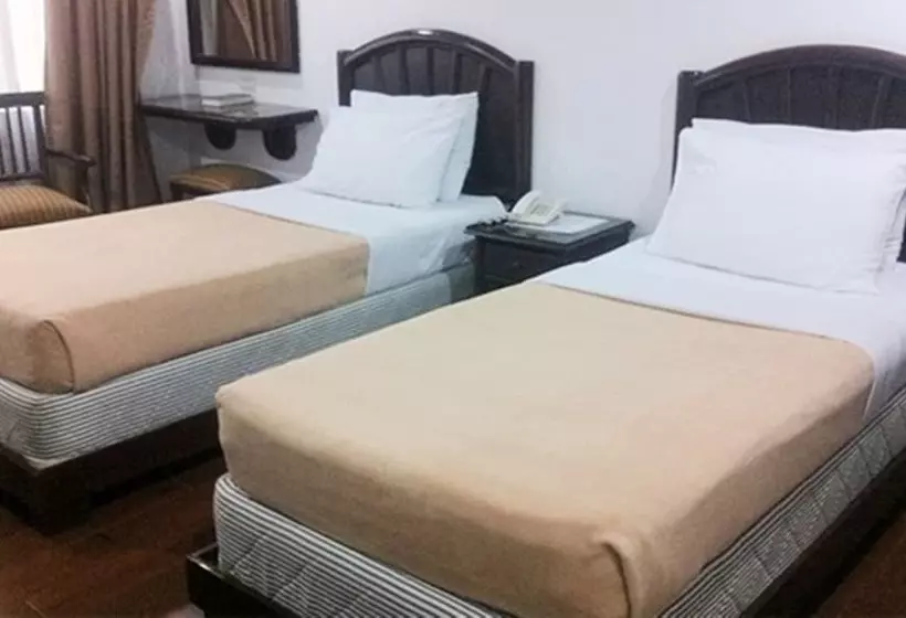 Fotos del hotel The Golden Pine:  15