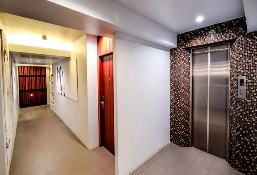 Lap Roi Karon Beachfront