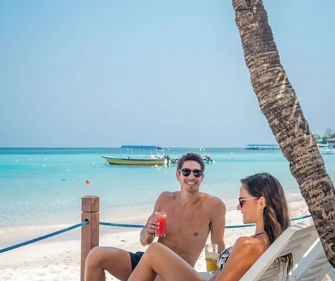 Fotos del hotel Paradise Beach Hotel:  35