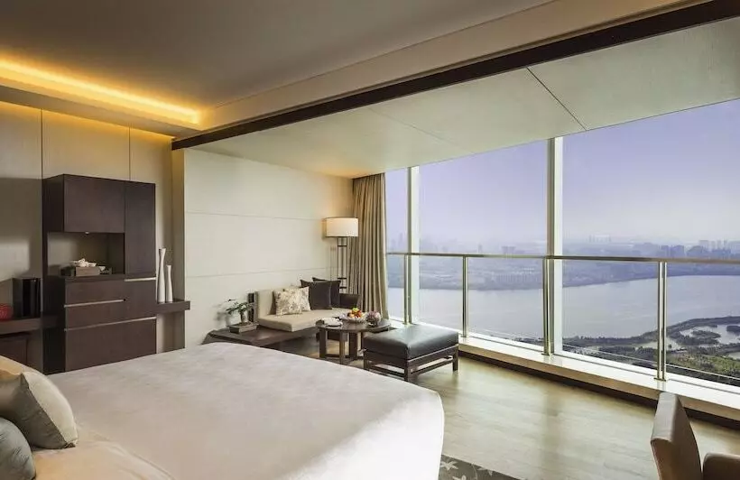 Fotos del hotel Hualuxe S & Resorts Nanchang Hightech Zone, An Ihg:  21