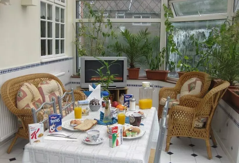 Fotos del hotel The Handforth Lodge - Bed & Breakfast:  5