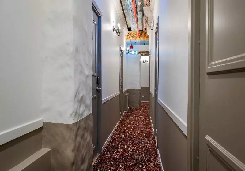 Fotos del hotel Three Crowns Residents:  3