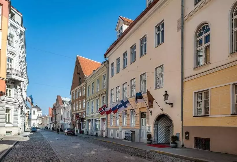 Fotos del hotel Three Crowns Residents:  16