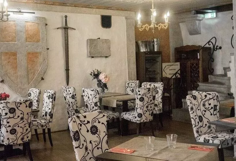 Fotos del hotel Three Crowns Residents:  4