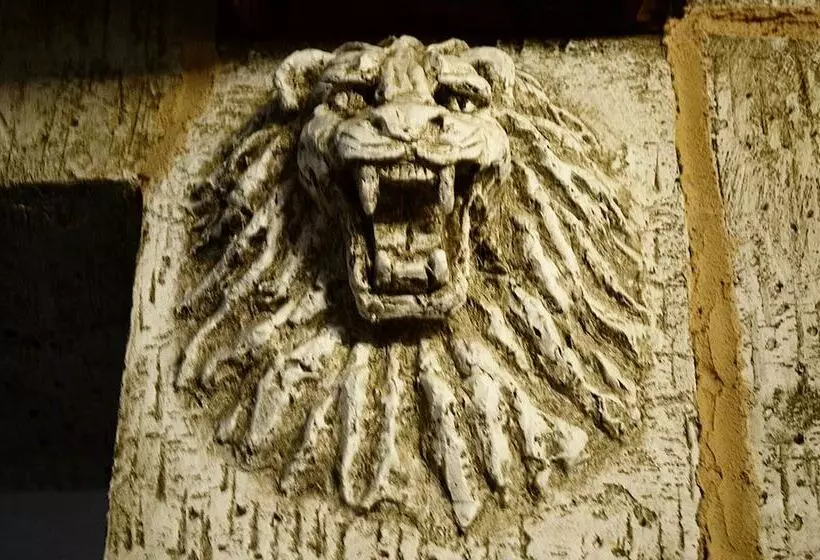 Fotos del hotel Three Crowns Residents:  12