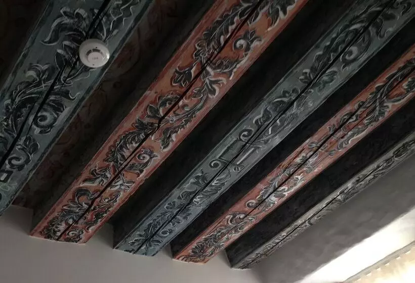 Fotos del hotel Three Crowns Residents:  6