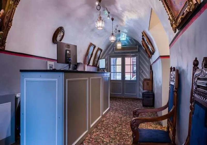 Fotos del hotel Three Crowns Residents:  10