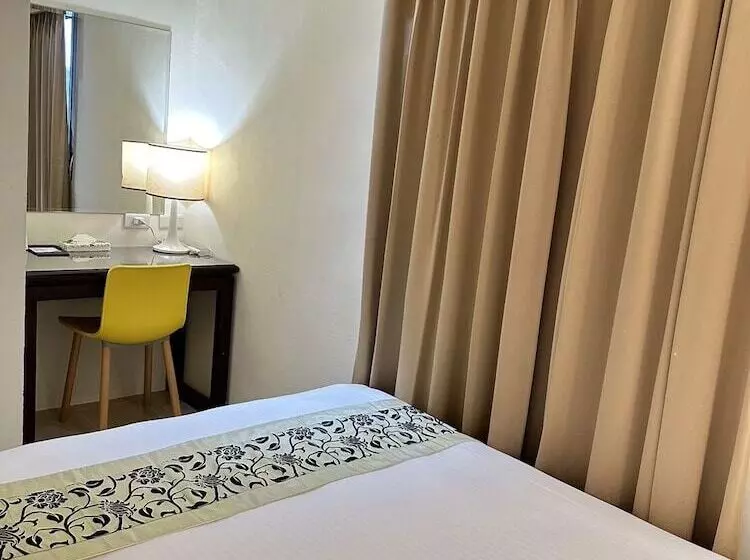 Fotos del hotel East Town 26:  7