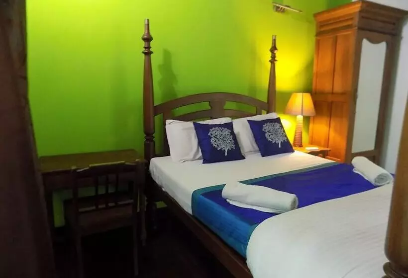 Elphinstone Residency