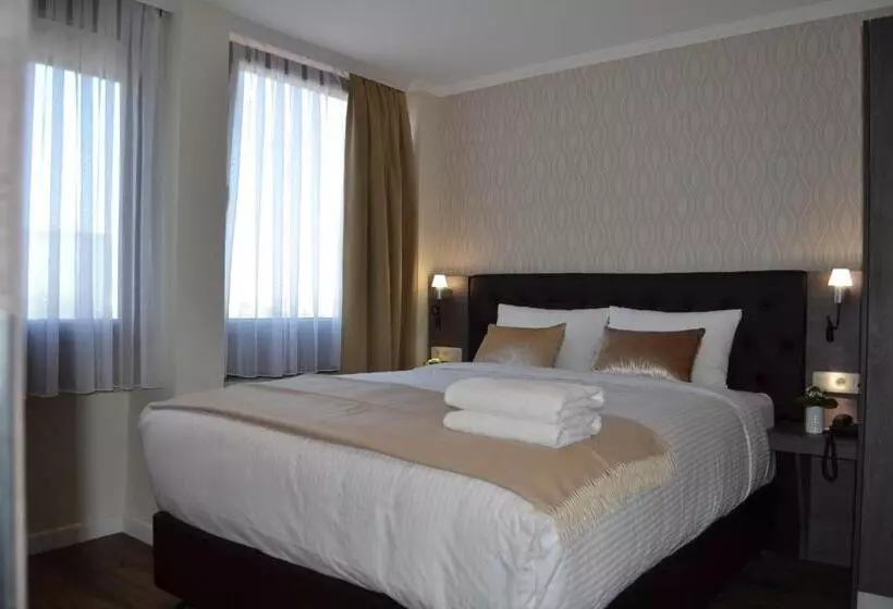 Fotos del hotel The Helmet:  8