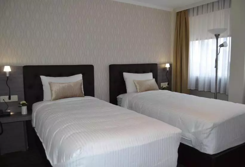 Fotos del hotel The Helmet:  17