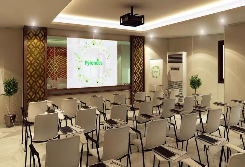 Fotos del hotel Pyrenees Jogja:  4