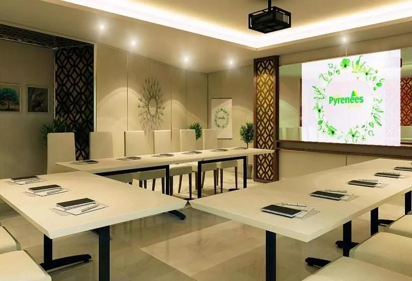 Fotos del hotel Pyrenees Jogja:  11