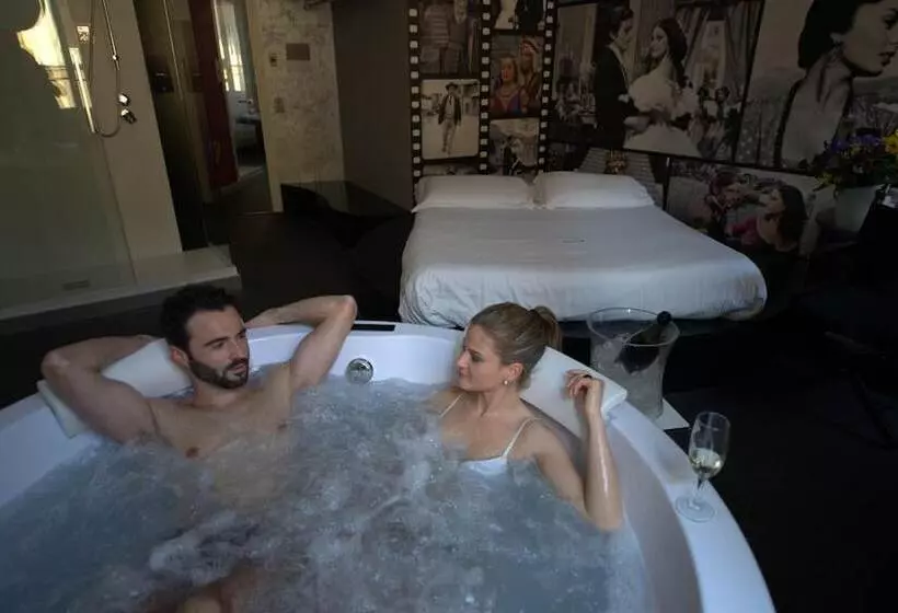 Fotos del hotel Irooms Jacuzzi Suites:  2