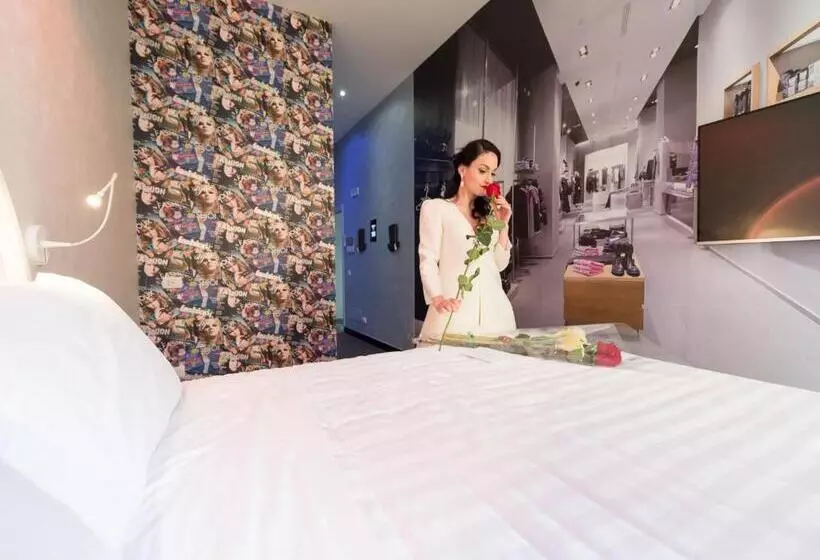 Fotos del hotel Irooms Jacuzzi Suites:  7