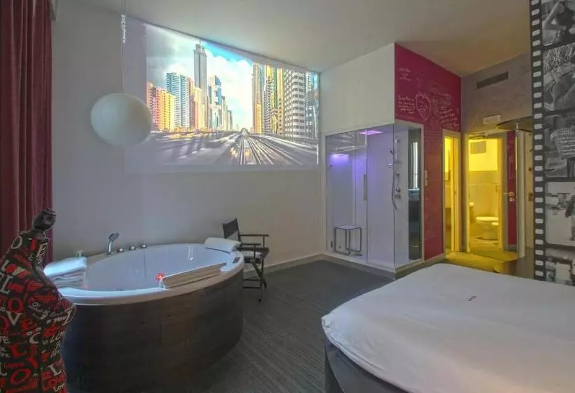 Fotos del hotel Irooms Jacuzzi Suites:  24