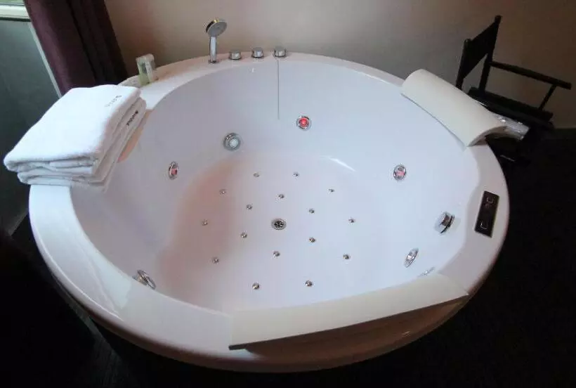 Fotos del hotel Irooms Jacuzzi Suites:  12