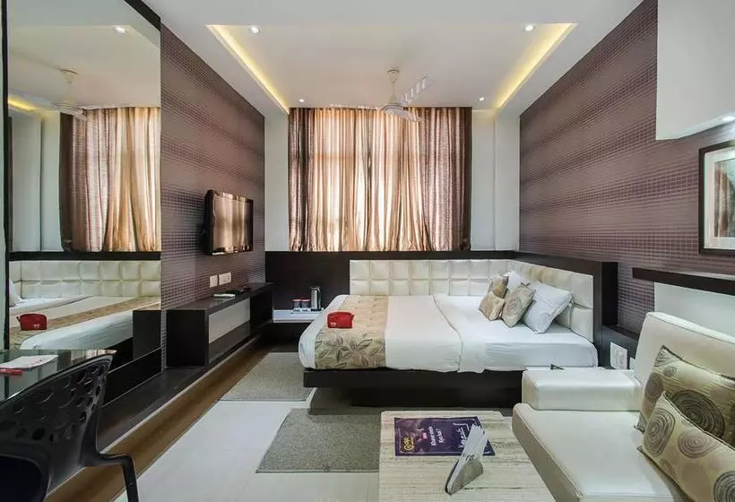 Oyo Premium Raja Park