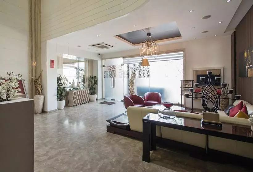 Fotos del hotel Oyo Premium Raja Park:  2