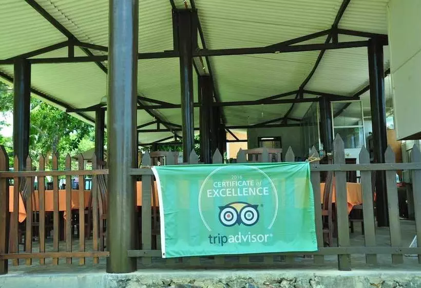 Fotos del hotel Latheena Resort:  16