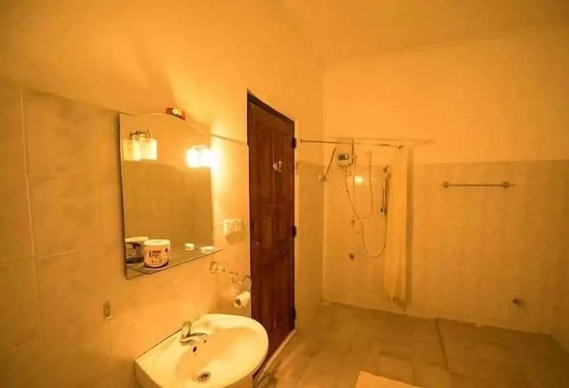 Fotos del hotel Latheena Resort:  13