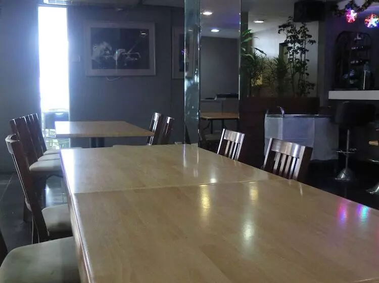 Fotos del hotel Elegant Circle Inn:  12