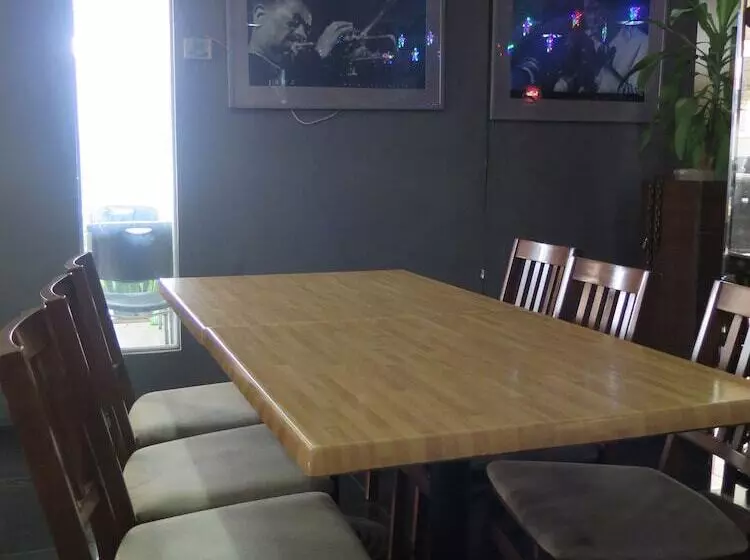 Fotos del hotel Elegant Circle Inn:  8