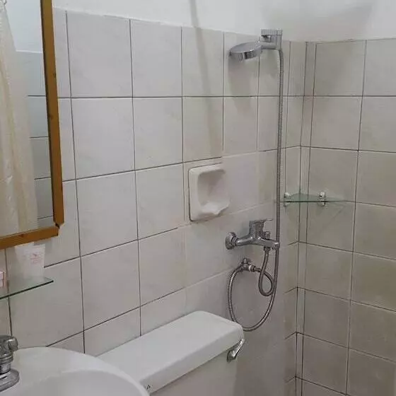 Fotos del hotel Honeycomb Tourist Inn:  6