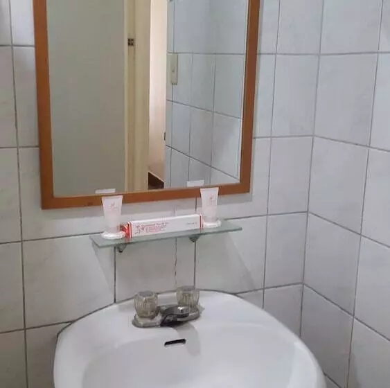 Fotos del hotel Honeycomb Tourist Inn:  3