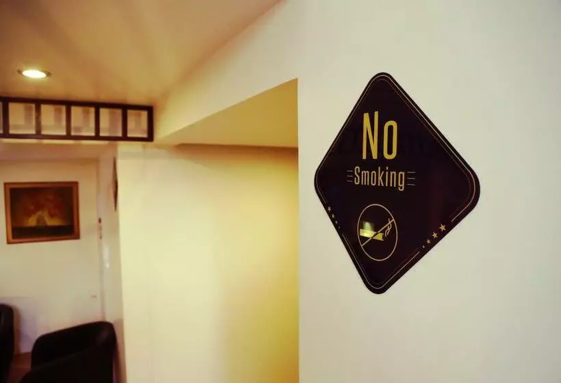 Fotos del hotel Bhairavee:  8