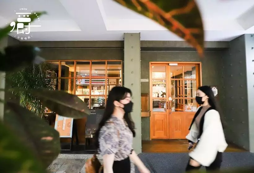 Fotos del hotel Roots Inn:  11