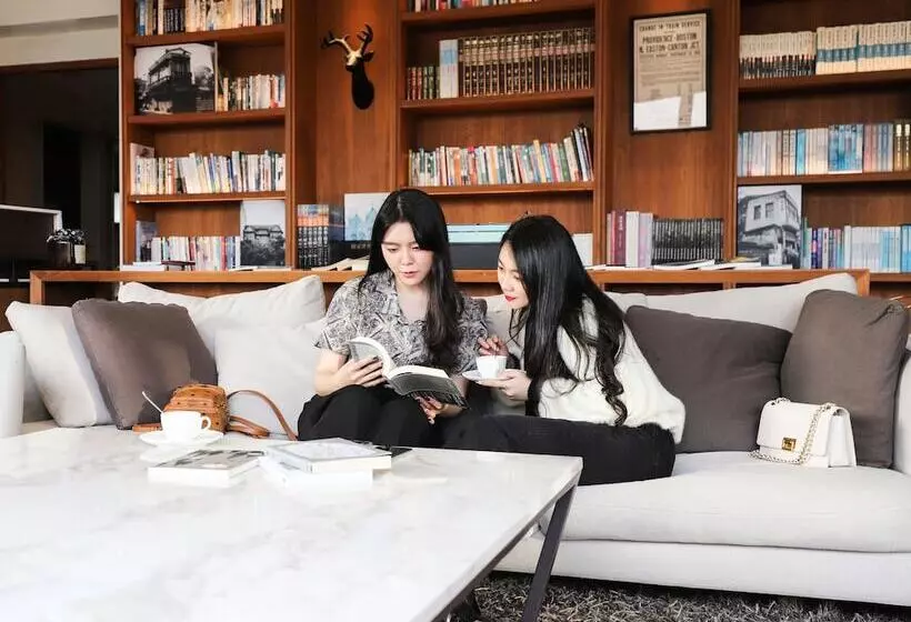 Fotos del hotel Roots Inn:  22