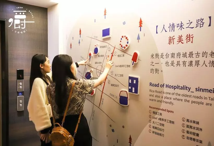 Fotos del hotel Roots Inn:  24