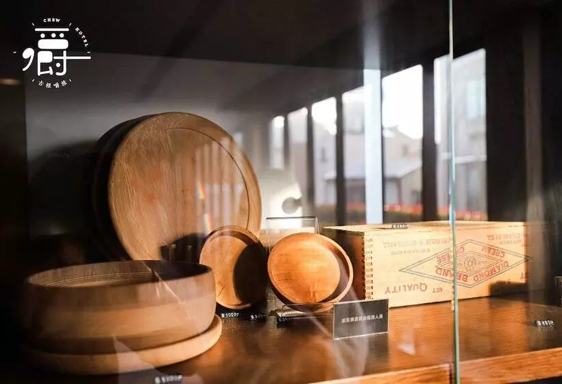 Fotos del hotel Roots Inn:  8