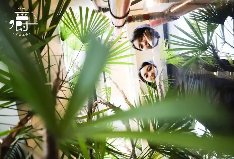 Fotos del hotel Roots Inn:  9