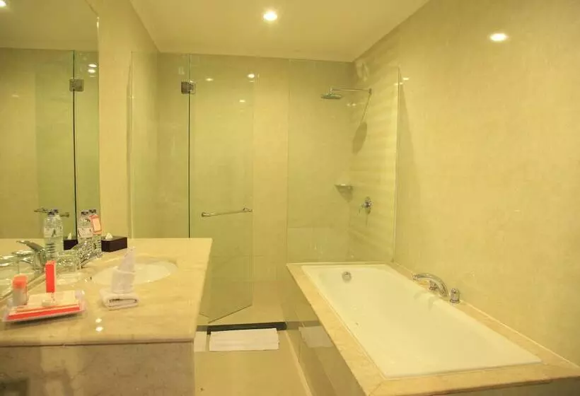 Fotos del hotel Aerotel Smile Losari:  17