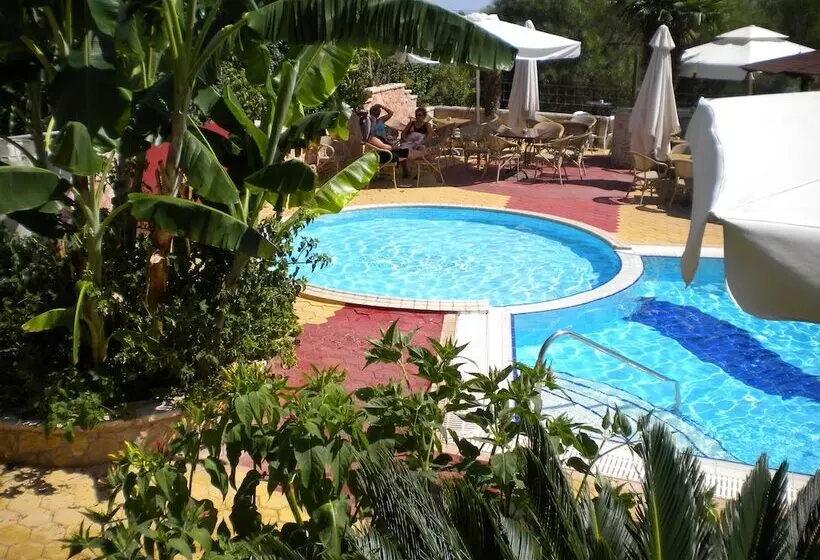 Fotos del hotel Paradise Lost Apartments:  3