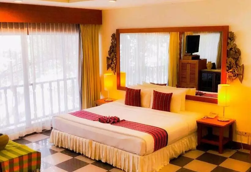 Birds And Bees Resort