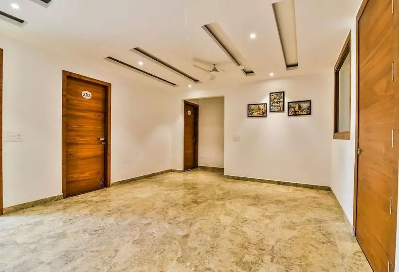 Fotos del hotel OYO 10928 Krishna Kunj:  3