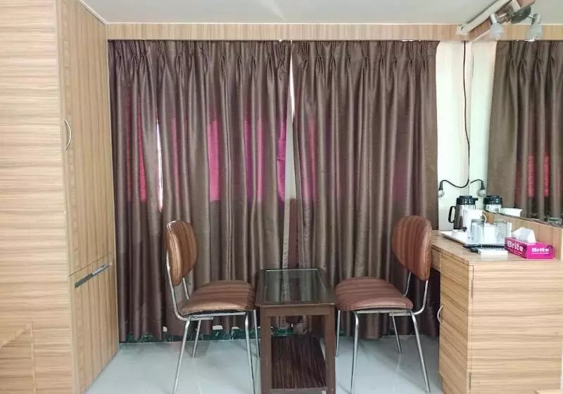 Fotos del hotel Yogi Broadway:  5