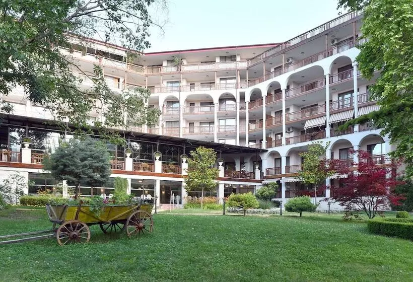 Estreya Palace & Residence