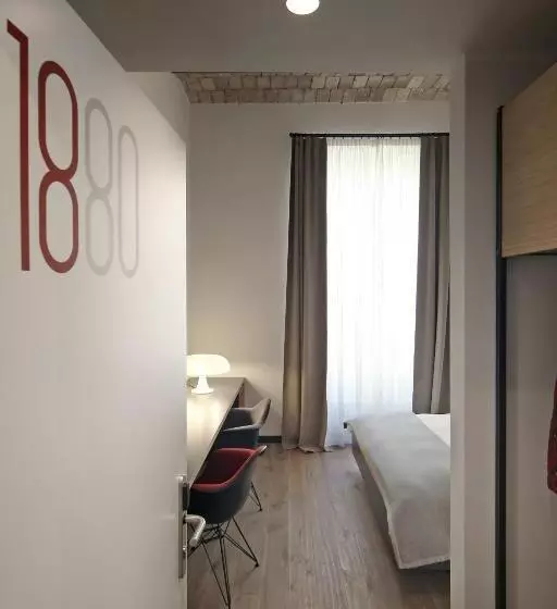 1880 Atypical Rooms
