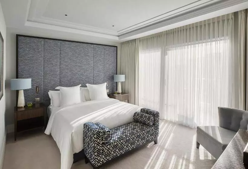Four Seasons Hotel London At Ten Trinity Square