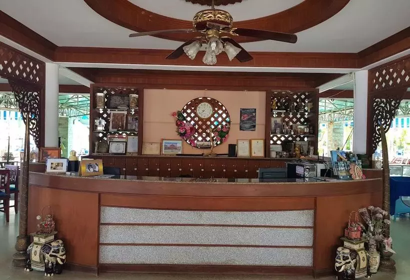Fotos del hotel Castle Howchow Beach Resort:  3